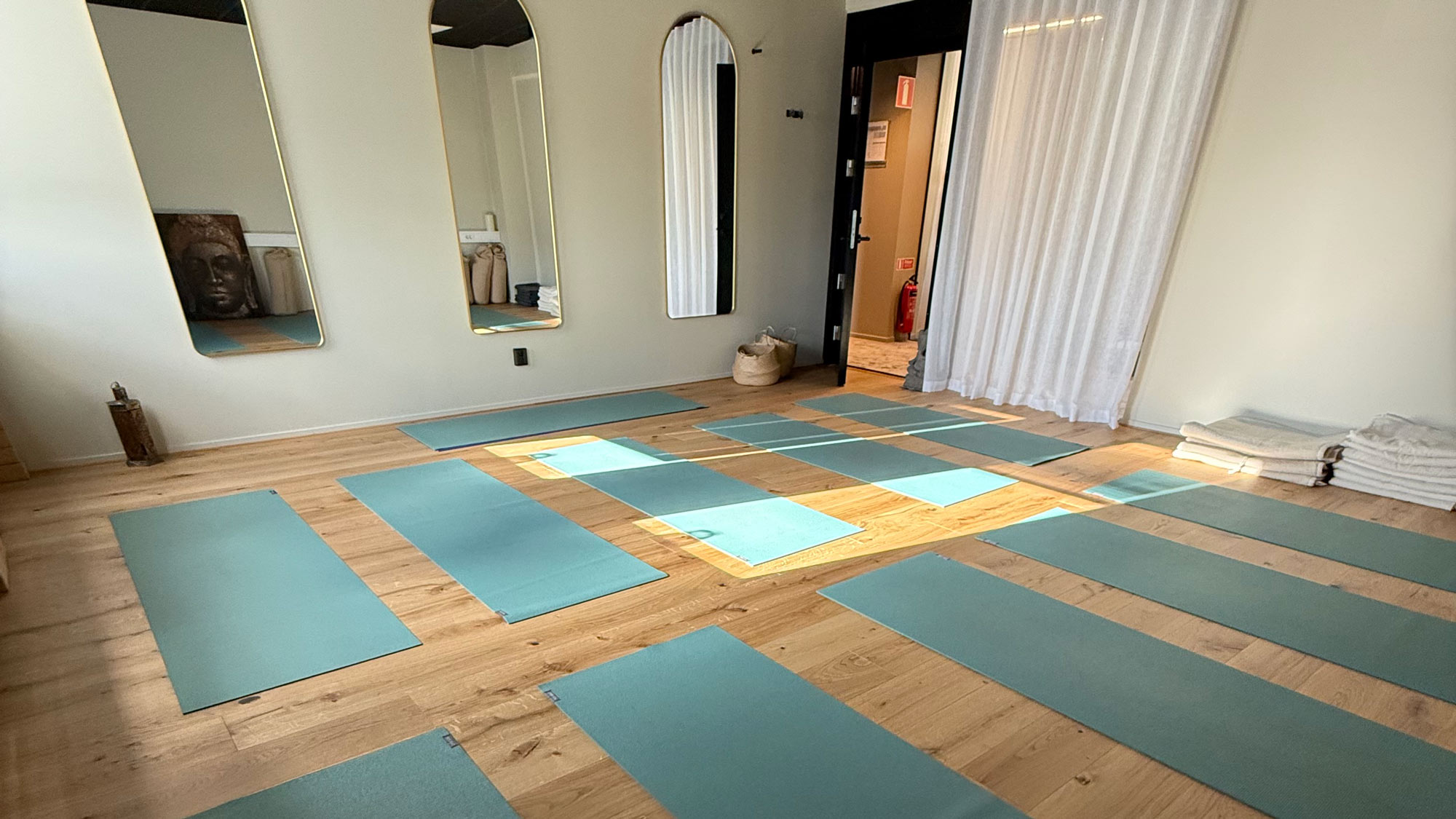 Yogamattor på golvet