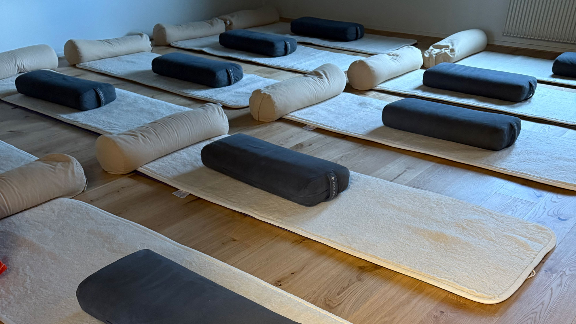 Yogamattor på golvet
